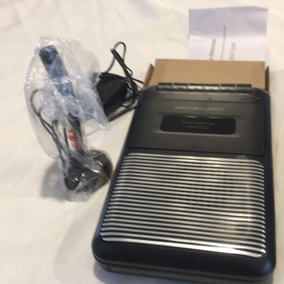 Cassette Player And Recorder NEW With Cassette Microphone & 1 touch Recording - Picture 6 of 7